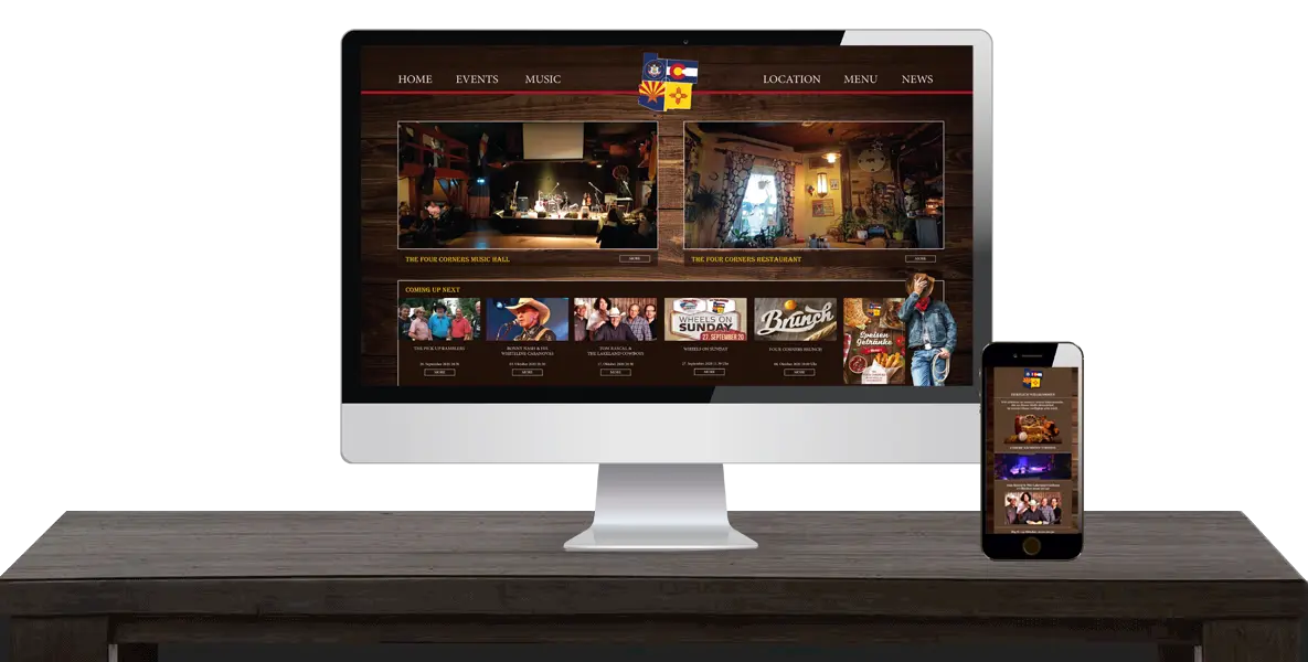 Auf einem Desktop-Monitor und einem Smartphone wird auf einem Holzschreibtisch dieselbe Restaurant-Website mit rustikalem Thema angezeigt.